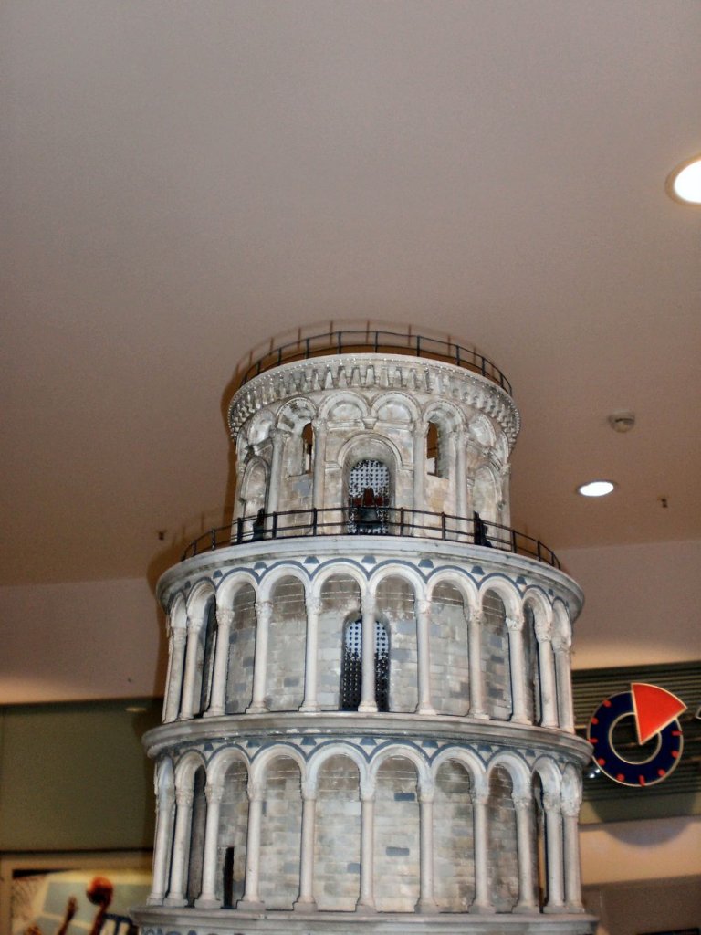 Modelle im Ostbahnhof: Turm Pisa